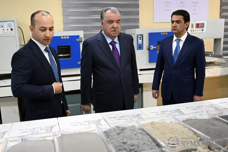 ШАҲРИ ДУШАНБЕ.ИФТИТОҲИ ШАҲРАКИ НАВИ САНОАТӢ БО ҲУЗУРИ ЭМОМАЛӢ РАҲМОН ВА РУСТАМИ ЭМОМАЛӢ