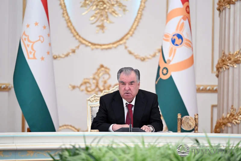 МУЛОҚОТИ САРВАРИ ДАВЛАТ БО РОҲБАРОНИ ҲАЙАТҲОИ ПРОКУРАТУРАҲОИ ГЕНЕРАЛИИ ДАВЛАТҲОИ ИДМ