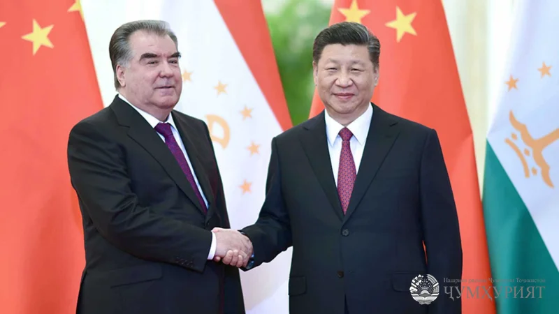 "ДӮСТОН: ЭМОМАЛӢ РАҲМОН ВА СИ ҶИНПИН". КИТОБИ НАВ ДАР БОРАИ МУНОСИБАТҲОИ ДӮСТОНАИ ПЕШВОЁНИ ТОҶИКИСТОНУ ЧИН