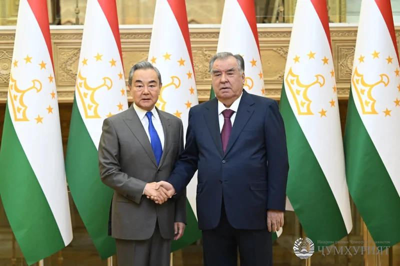 МУЛОҚОТИ ПЕШВОИ МИЛЛАТ БО ВАН И