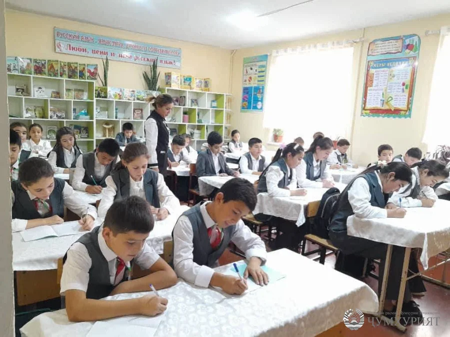 Паём  Авлавият ба илму маориф сармоягузорӣ ба ояндаи дурахшони миллат аст