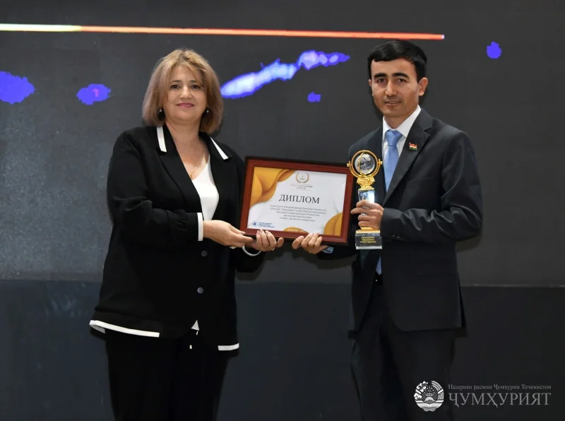 «БЕҲТАРИН СОДИРОТКУНАНДАИ ТОҶИКИСТОН». “ҶУМҲУРИЯТ” ҒОЛИБИ ОЗМУН ДАР НОМИНАТСИЯИ “БЕҲТАРИН ИНЪИКОС ДАР ВАО”