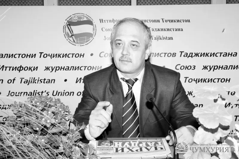 АКБАРИ САТТОР. ПУЛЕ БУД МИЁНИ ДУ СОҲИЛИ ДАРЁИ МАТБУОТ