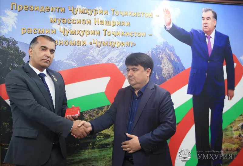 ҚАДРШИНОСИИ САРМУҲАРРИРИ “ҶУМҲУРИЯТ” АЗ ҶОНИБИ КУМИТА ОИД БА ТАҲСИЛОТИ ИБТИДОӢ ВА МИЁНАИ КАСБӢ