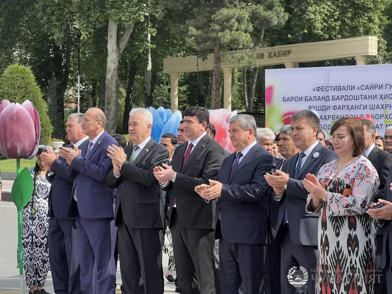 САЙРИ ГУЛИ ЛОЛА. ҶАМЪБАСТИ ФЕСТИВАЛЕ, КИ ЗЕБОӢ МЕОФАРАД