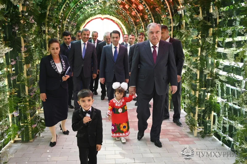 ДАНҒАРА ДАР ОСТОНАИ 35-УМИН СОЛГАРДИ ИСТИҚЛОЛИ ДАВЛАТӢ. СОЗАНДАГӢ АЗ МЕҲРИ ВАТАН ҶӮШ МЕЗАНАД