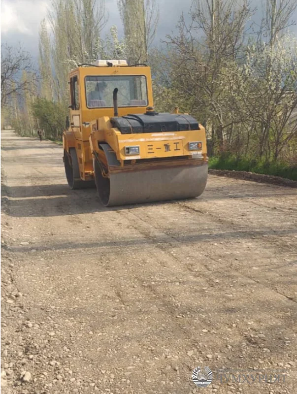 ДЕВАШТИЧ. СОКИНОНИ ДЕҲАИ ОБИБОРИК РОҲИ АСОСИИ ДЕҲАРО АСФАЛТПӮШ МЕКУНАНД