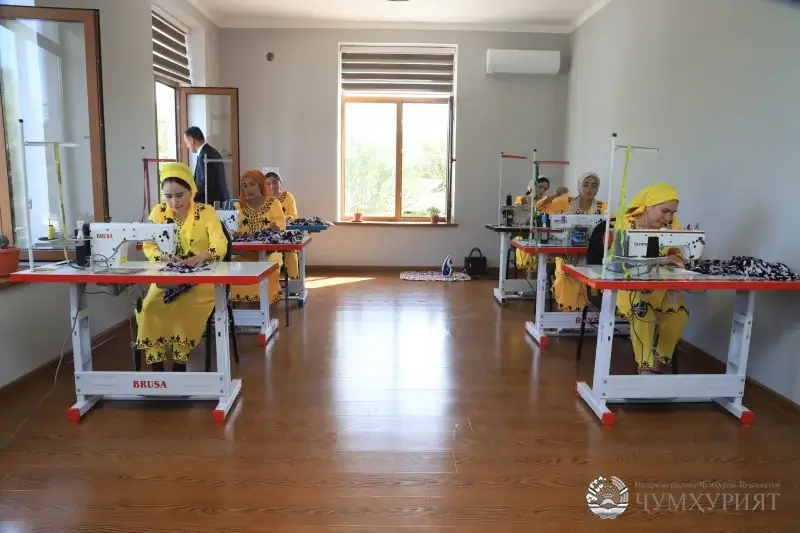 НОҲИЯИ АБДУРАҲМОНИ ҶОМӢ. ВАҚТЕ ДАСТУ ДИЛИ МАРДУМ ГАРМ АСТ...