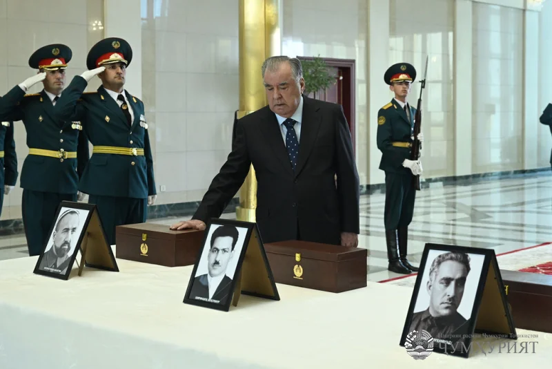 ИШТИРОКИ ПЕШВОИ МИЛЛАТ ДАР МАРОСИМИ БА ВАТАН БАРГАРДОНДАНИ МУШТИ ХОКИ ОРОМГОҲИ ҚАҲРАМОНОНИ МИЛЛӢ
