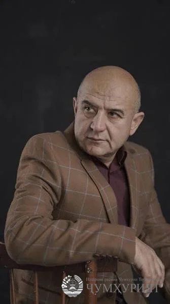 МЕҲРОФАР. САҲФАЕ ЧАНД АЗ ДАФТАРИ РӮЗГОР ВА АШЪОРИ ОЗАРАХШ